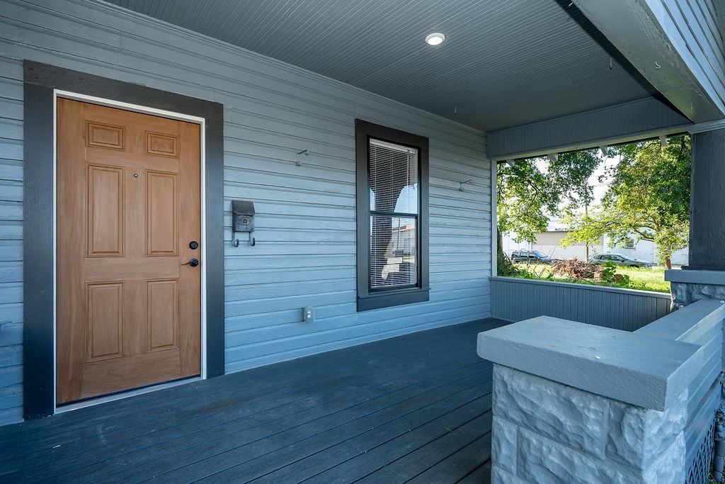 226 N Terry Ave - Photo 3 of 12