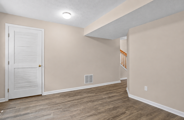 911 Tanglewood Dr #911 - Photo 3 of 21