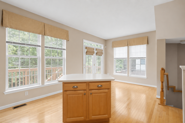 911 Tanglewood Dr #911 - Photo 5 of 21