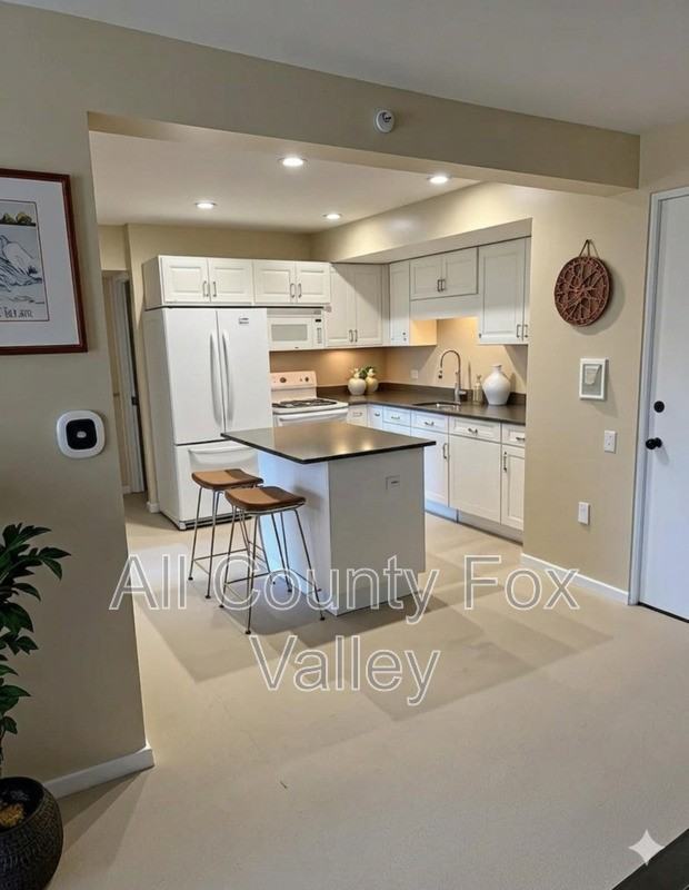600 W Russell St #306 - Photo 5 of 10