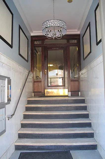 33 Walbridge St #3 - Photo 6 of 10