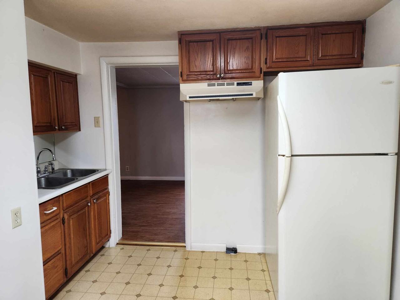 220 Evans Ave - Photo 6 of 8