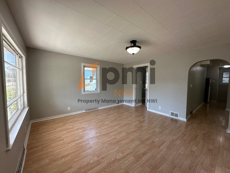 1518 Oak St - Photo 2 of 12