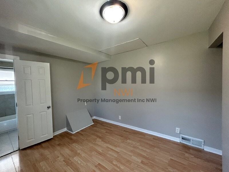 1518 Oak St - Photo 5 of 12