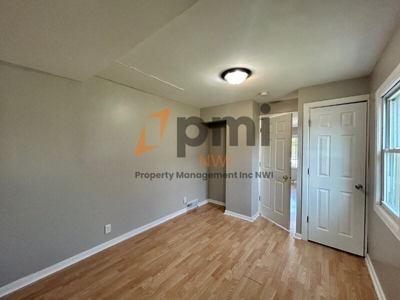 1518 Oak St - Photo 6 of 12