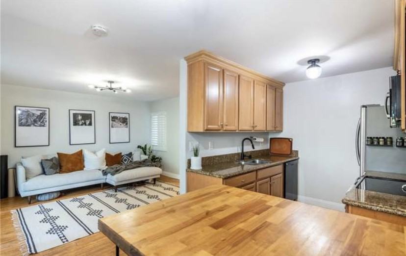 6000 Bixby Village Dr #9 - Photo 5 of 12