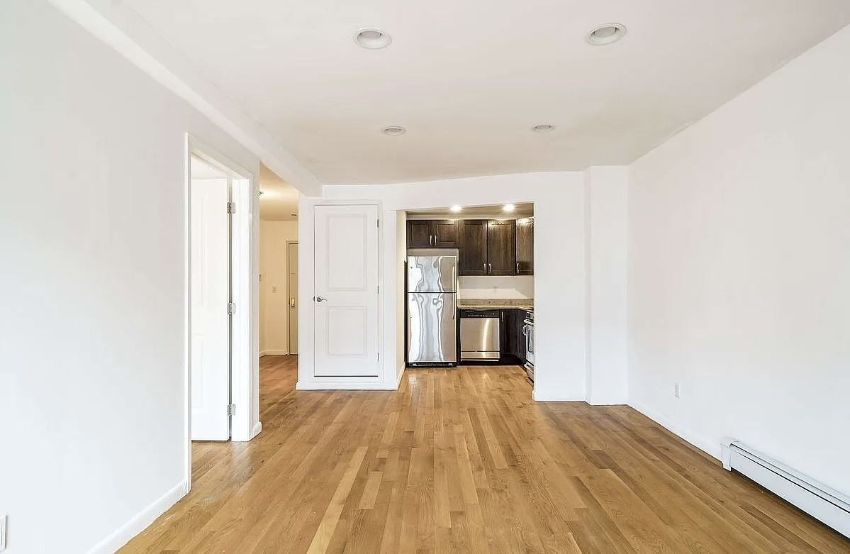 2547 23rd St #2F - Photo 2 of 11