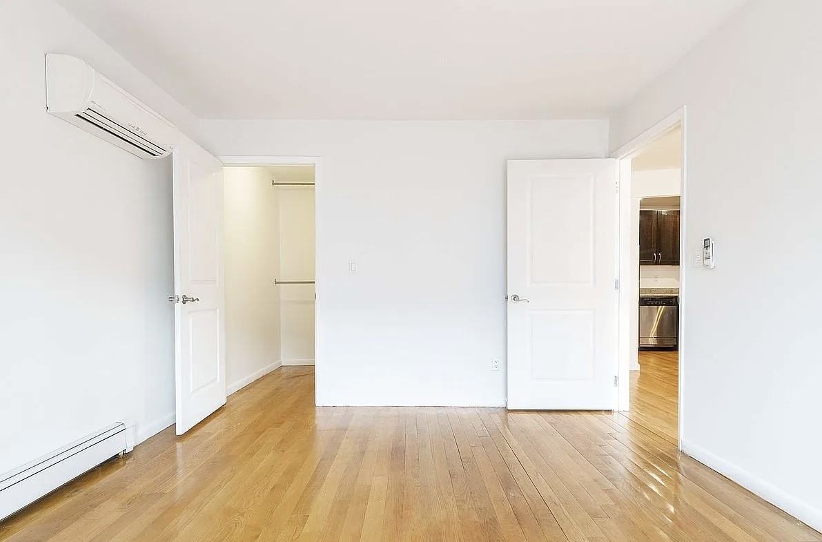 2547 23rd St #2F - Photo 4 of 11