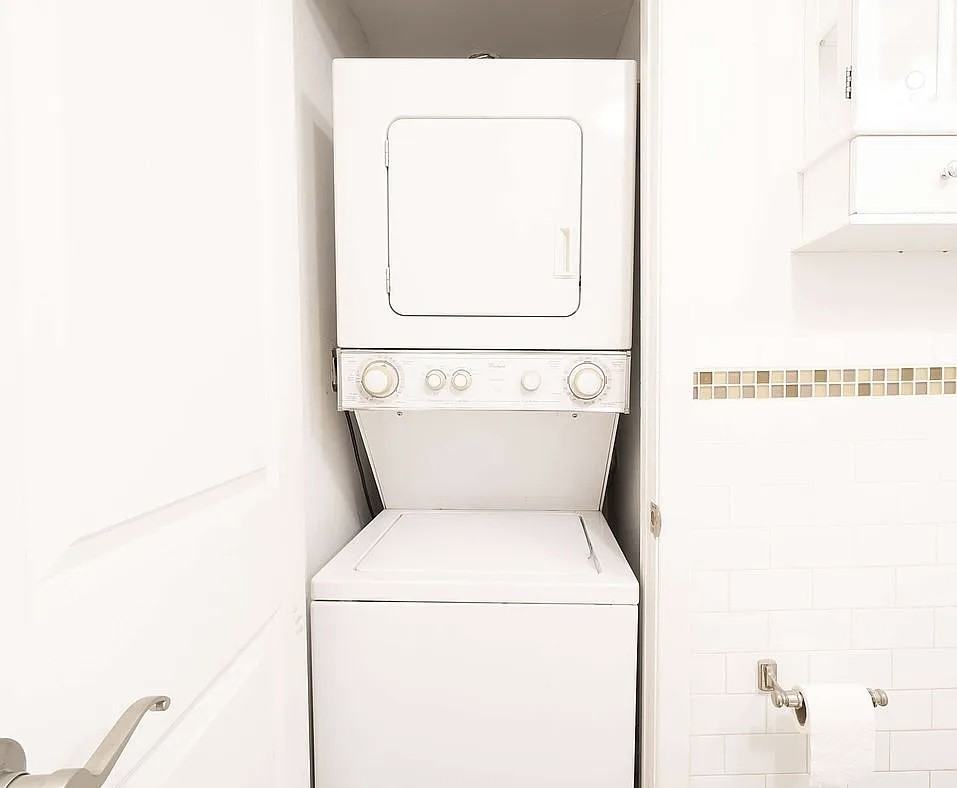 2547 23rd St #2F - Photo 6 of 11