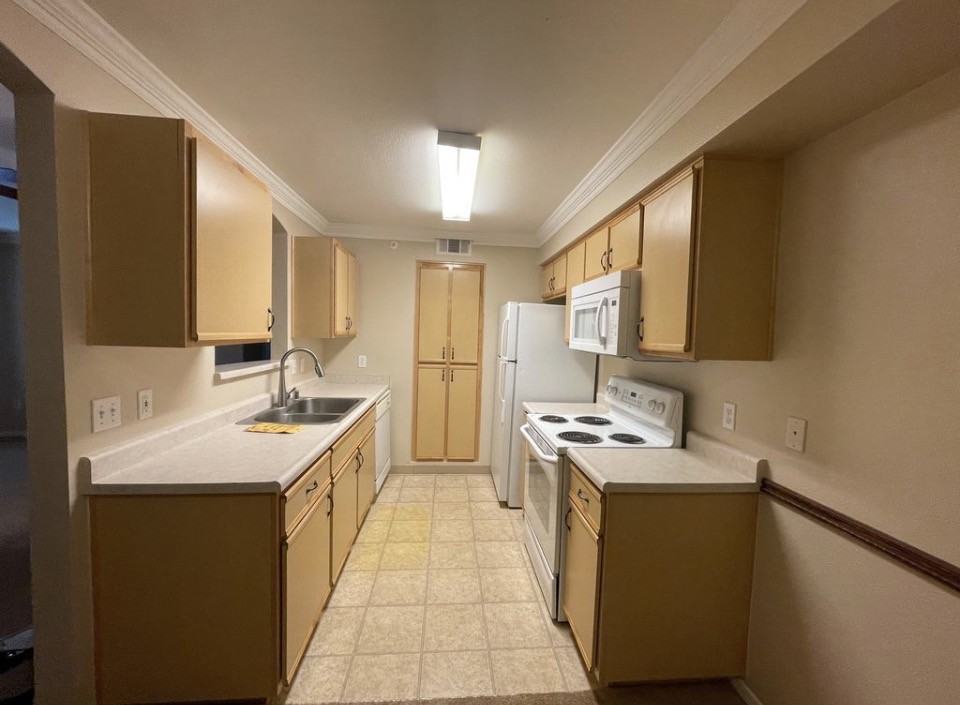 6850 Sharlands Ave - Photo 5 of 18