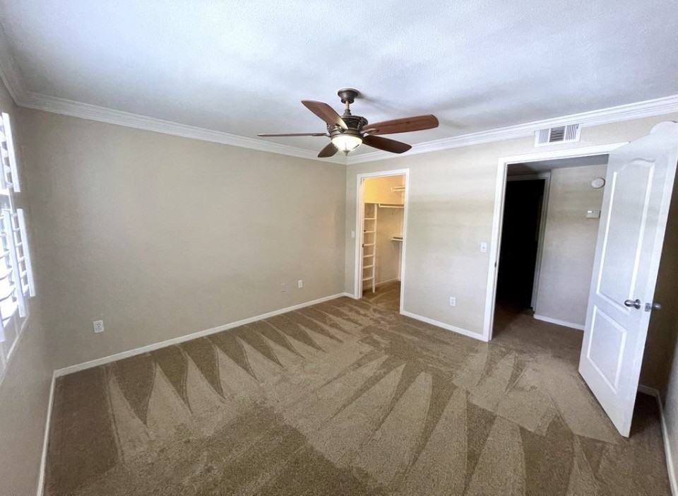 6850 Sharlands Ave - Photo 7 of 18