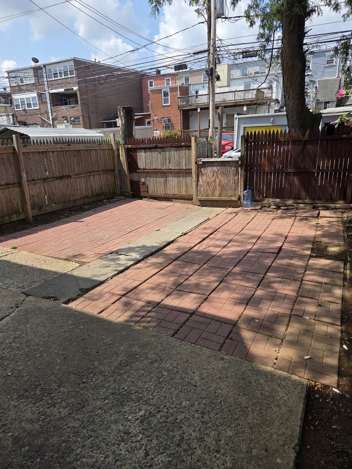 526 Park St - Photo 5 of 9