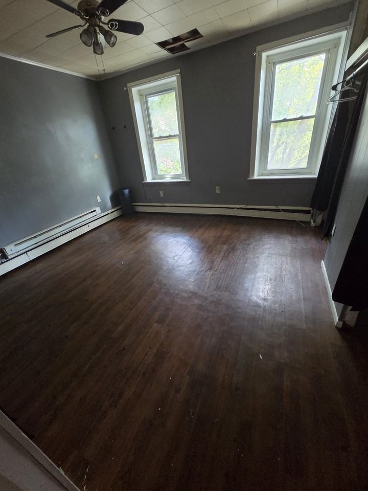 526 Park St - Photo 6 of 9