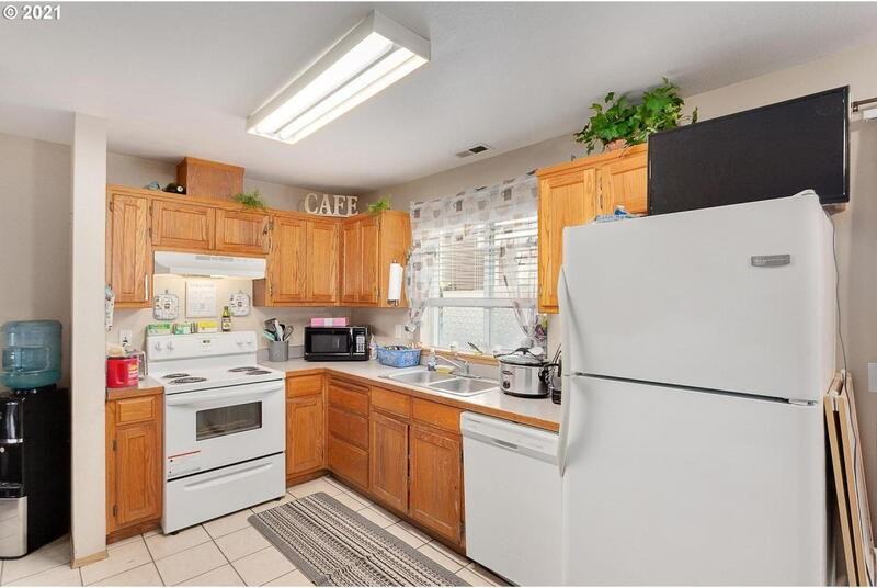 7406 Se Henderson St #C - Photo 4 of 11