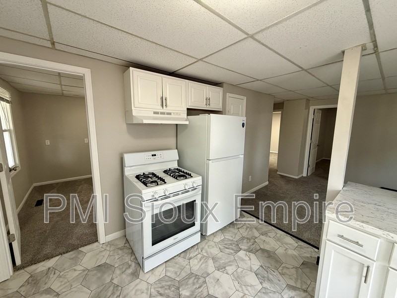 316 N Sherman Ave - Photo 2 of 13