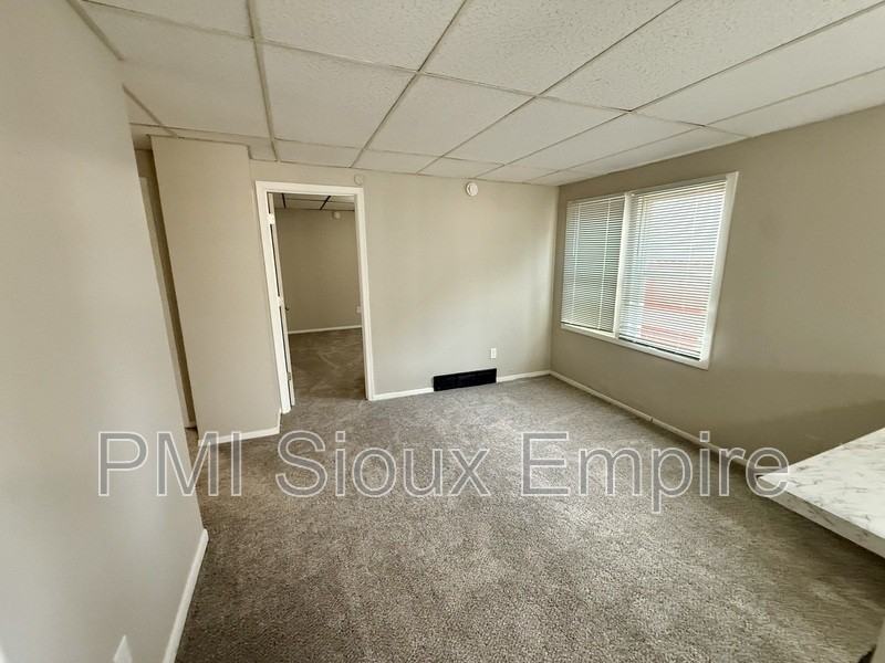 316 N Sherman Ave - Photo 5 of 13
