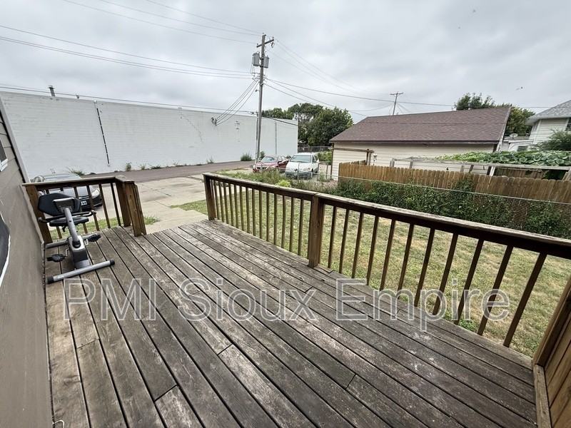 612 E 6th St - Photo 6 of 14