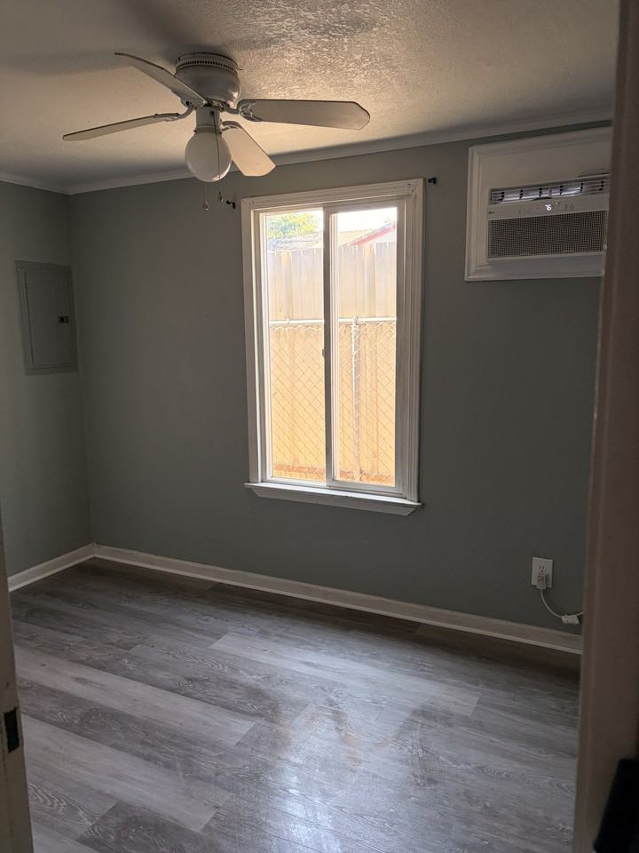 3815 1/2 N California St #NA - Photo 4 of 12