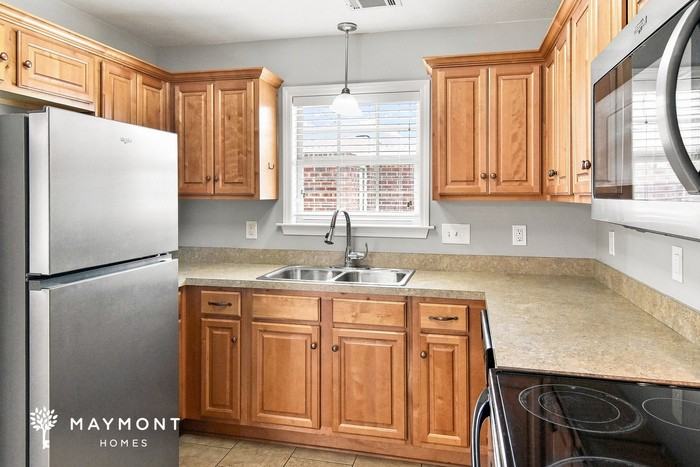 8749 Lindsey Ln - Photo 7 of 15