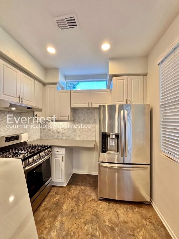 10796 Sabre Hill Dr #202 - Photo 4 of 31