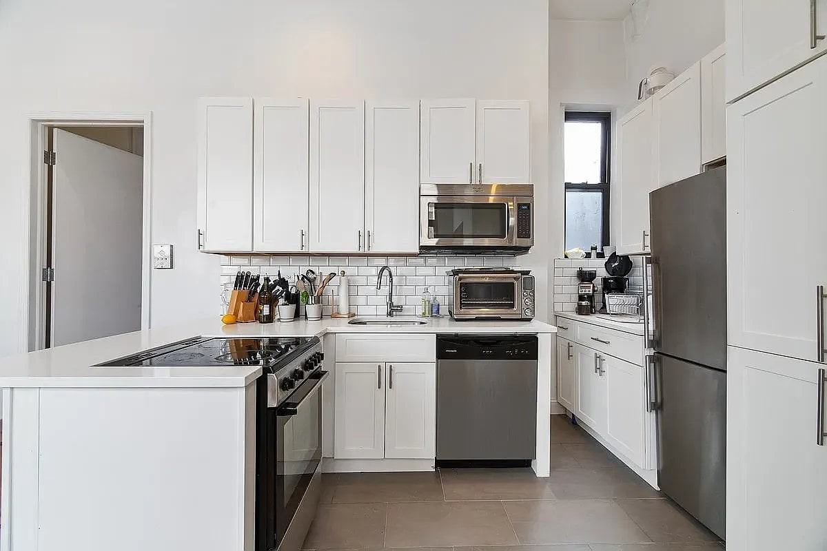 231 E 14th St #6F - Photo 5 of 6