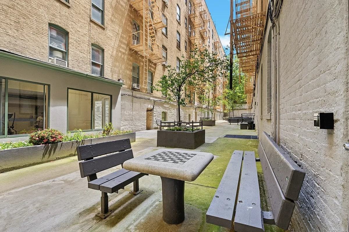 240 W 64th St #2G - Photo 4 of 6