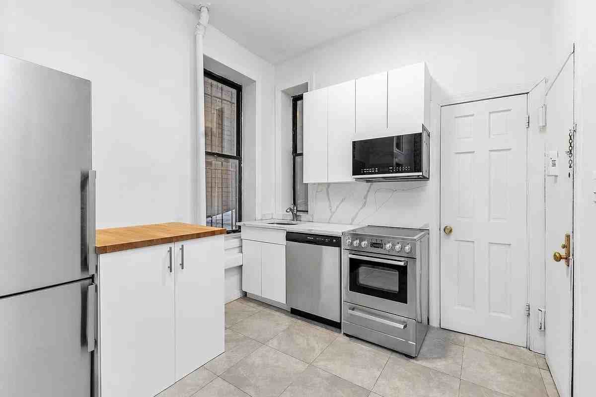 303 Broome St #2 - Photo 4 of 6