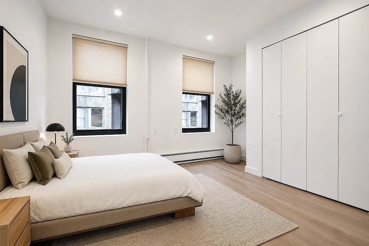 316 W 39th St #2E - Photo 3 of 4