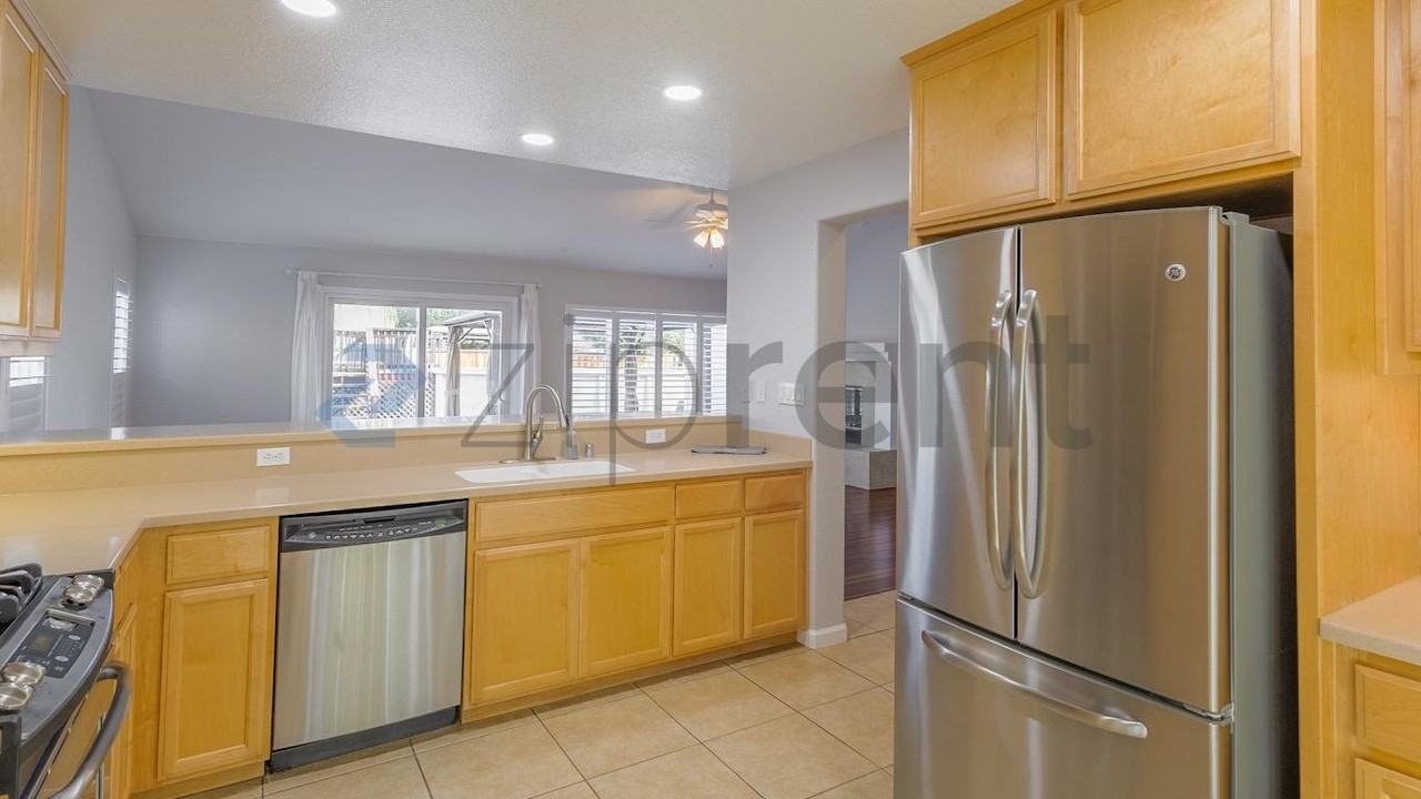 1465 Valley Glen Dr - Photo 5 of 38