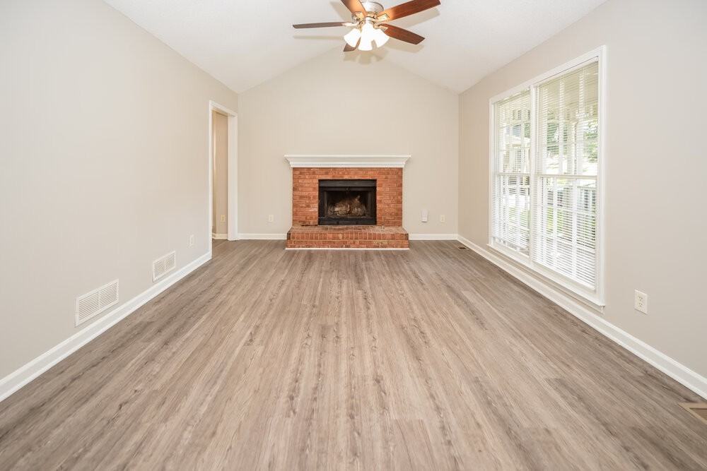 6398 Grafton Ct - Photo 4 of 17