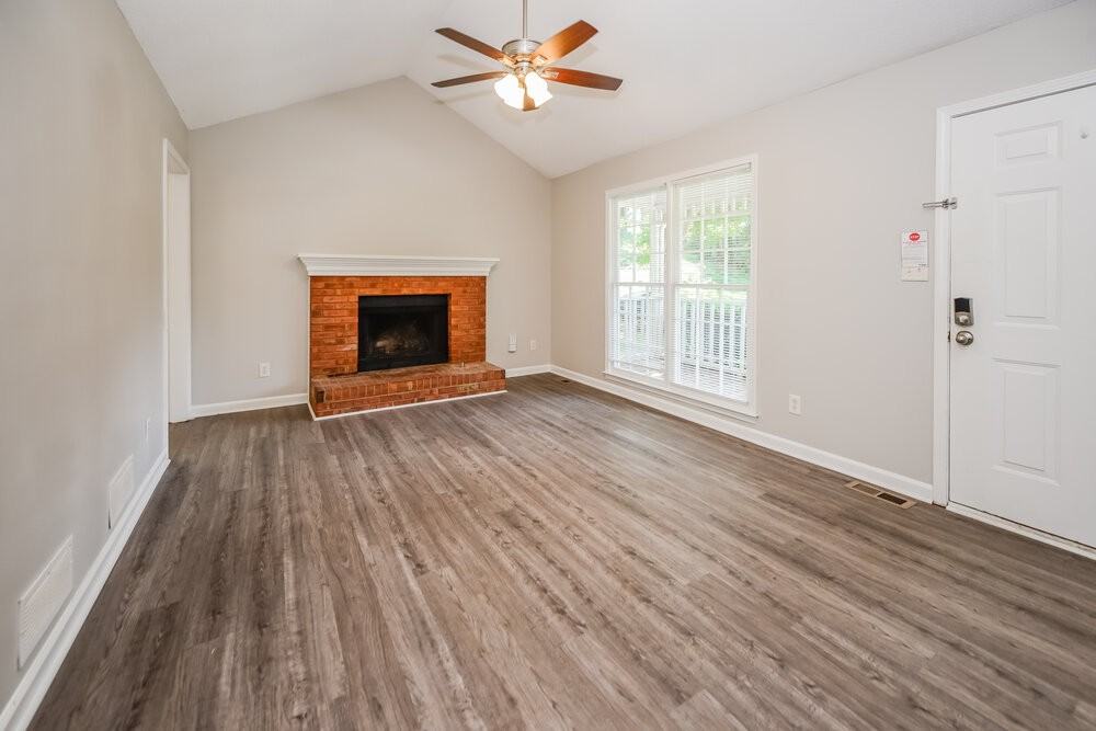 6398 Grafton Ct - Photo 5 of 17