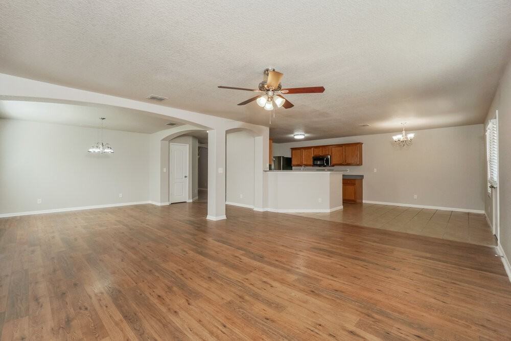 10319 Royal Est - Photo 6 of 17