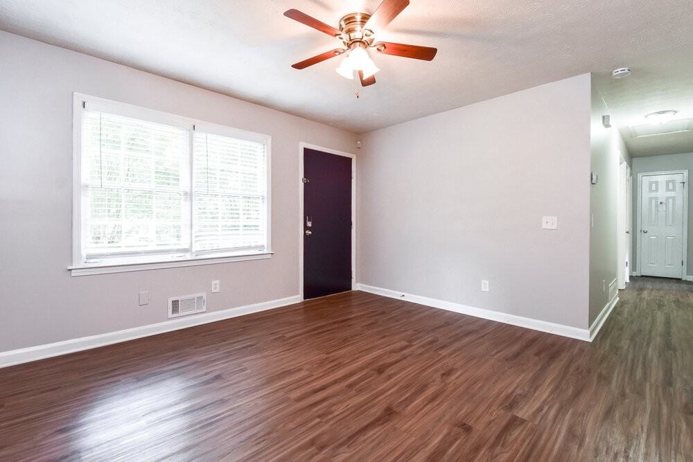 900 Orris Ln Sw - Photo 4 of 16