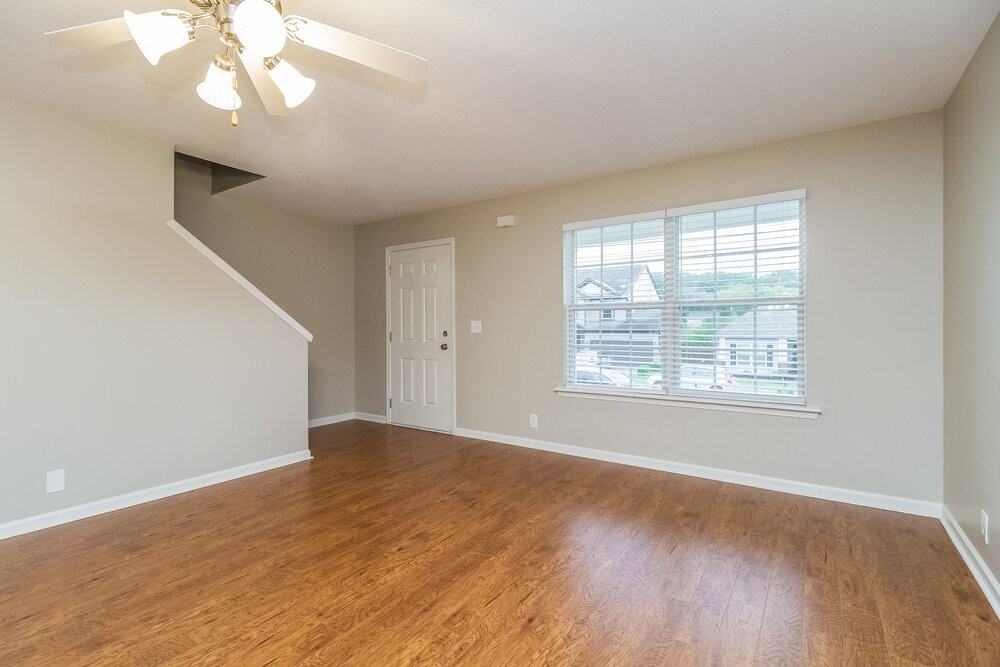 8856 Cressent Glen Ct - Photo 5 of 17