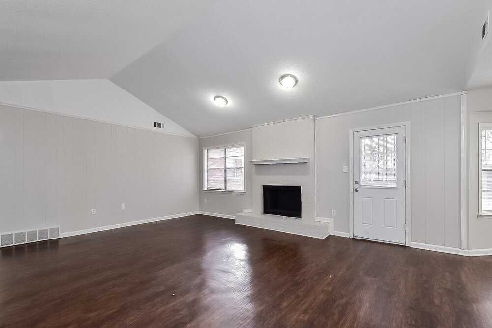7371 Hollorn Ln - Photo 3 of 16