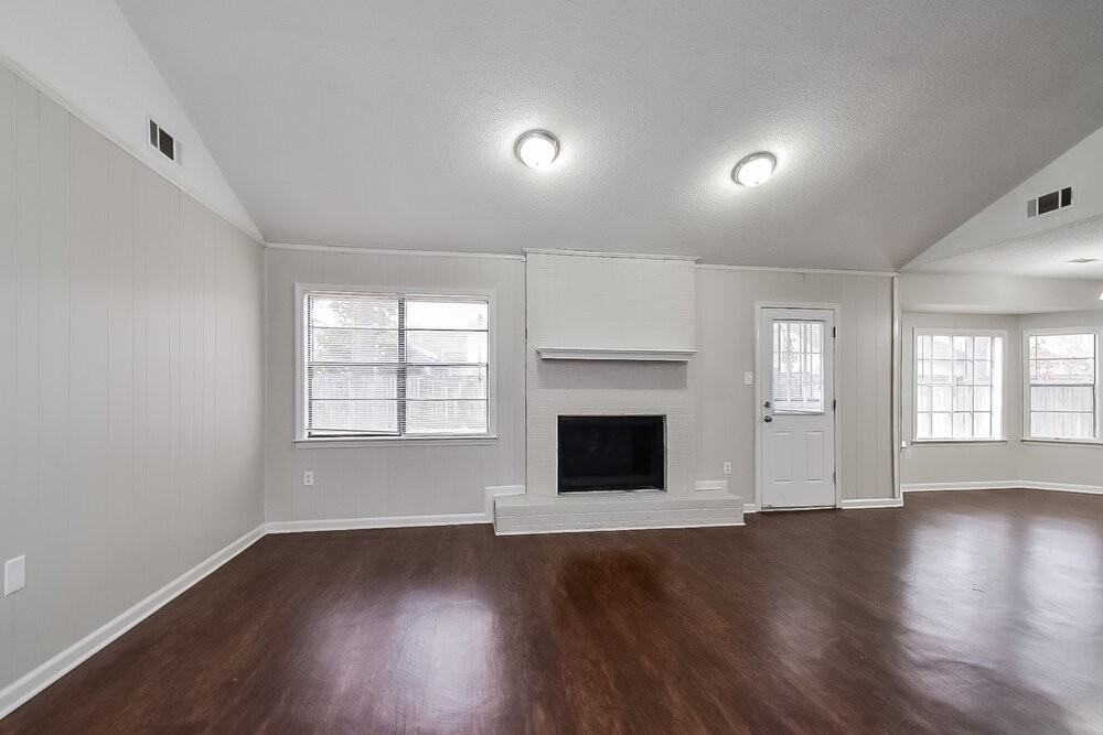 7371 Hollorn Ln - Photo 4 of 16