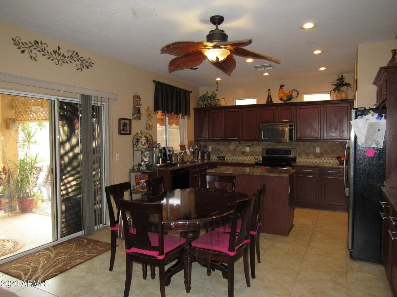 42914 N Hudson Ct - Photo 5 of 17