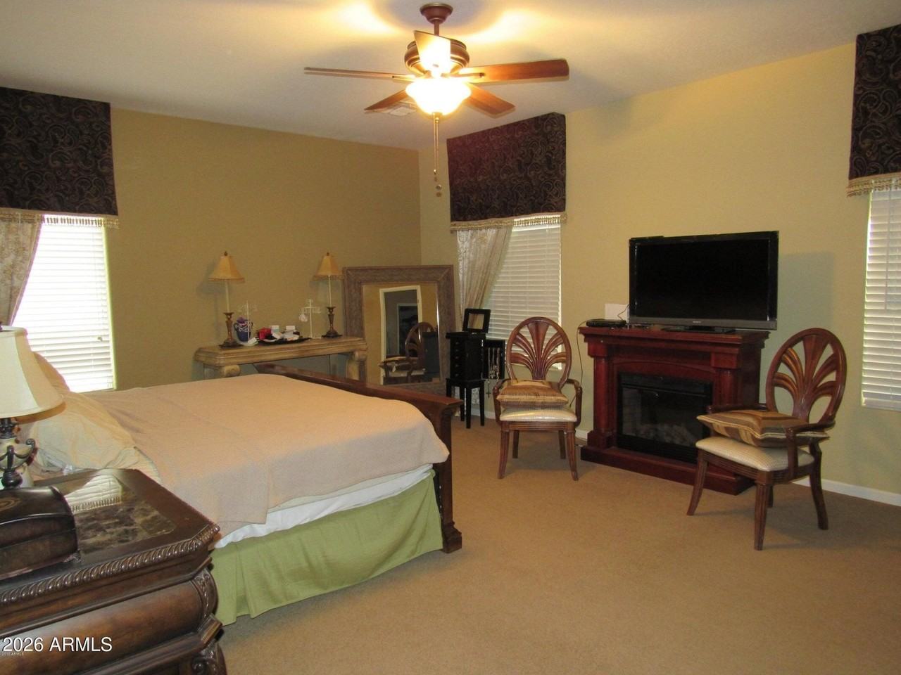 42914 N Hudson Ct - Photo 7 of 17