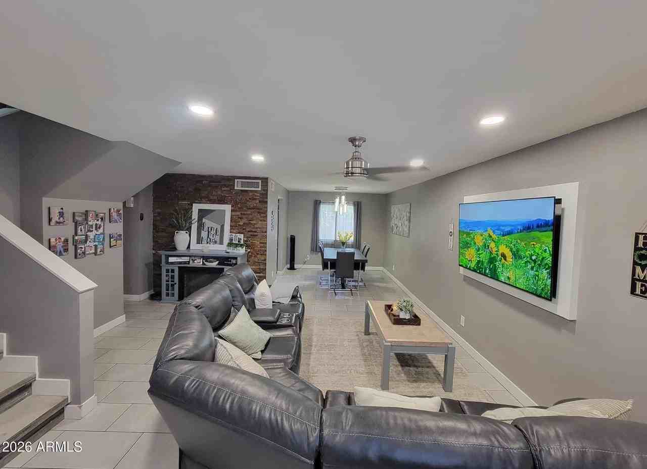 2530 N 87th Ave - Photo 2 of 5