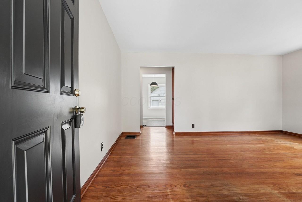 375 E Royal Forest Blvd - Photo 4 of 25