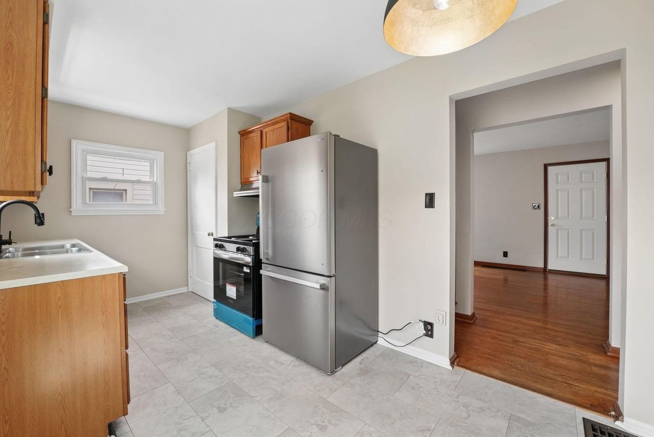 375 E Royal Forest Blvd - Photo 7 of 25