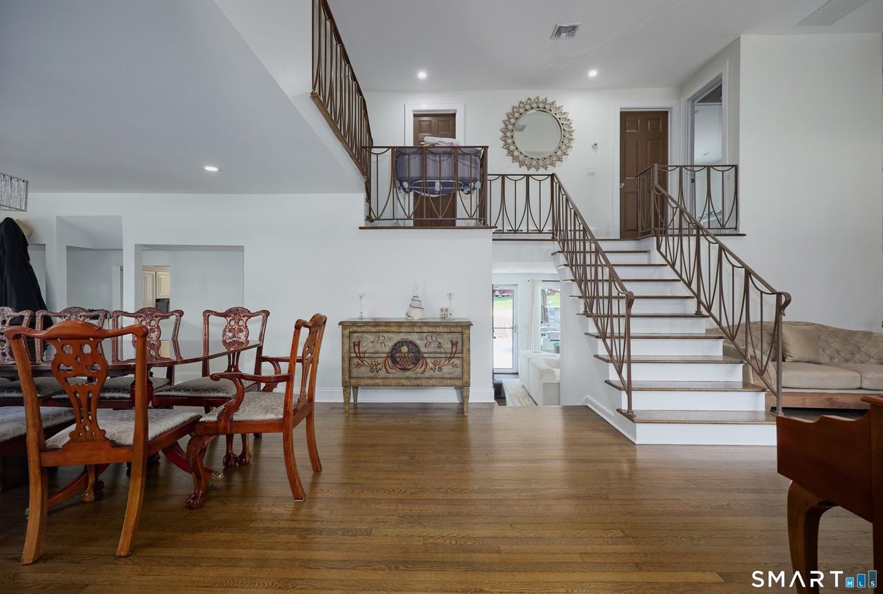 1374 Huntington Tpke - Photo 4 of 39