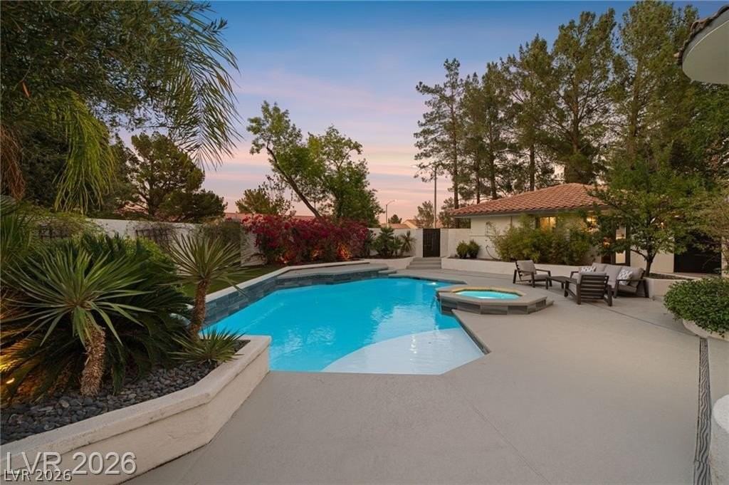 2233 Versailles Ct - Photo 4 of 30