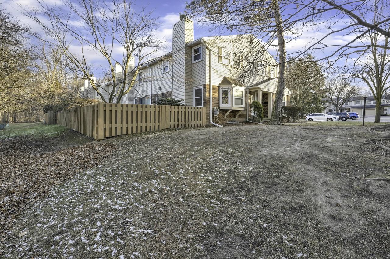 1592 Brentwood Dr - Photo 6 of 49