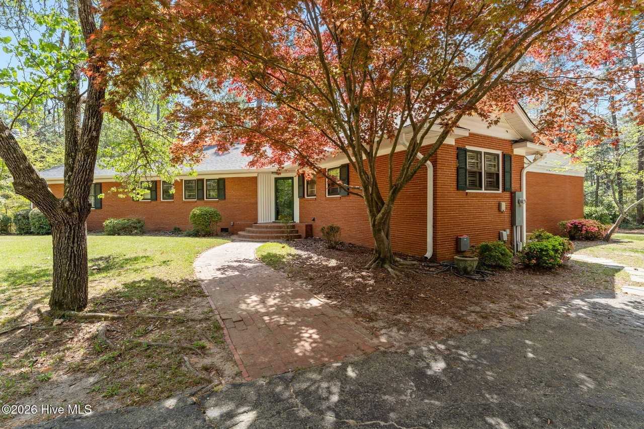 225 Arbutus Rd - Photo 4 of 50