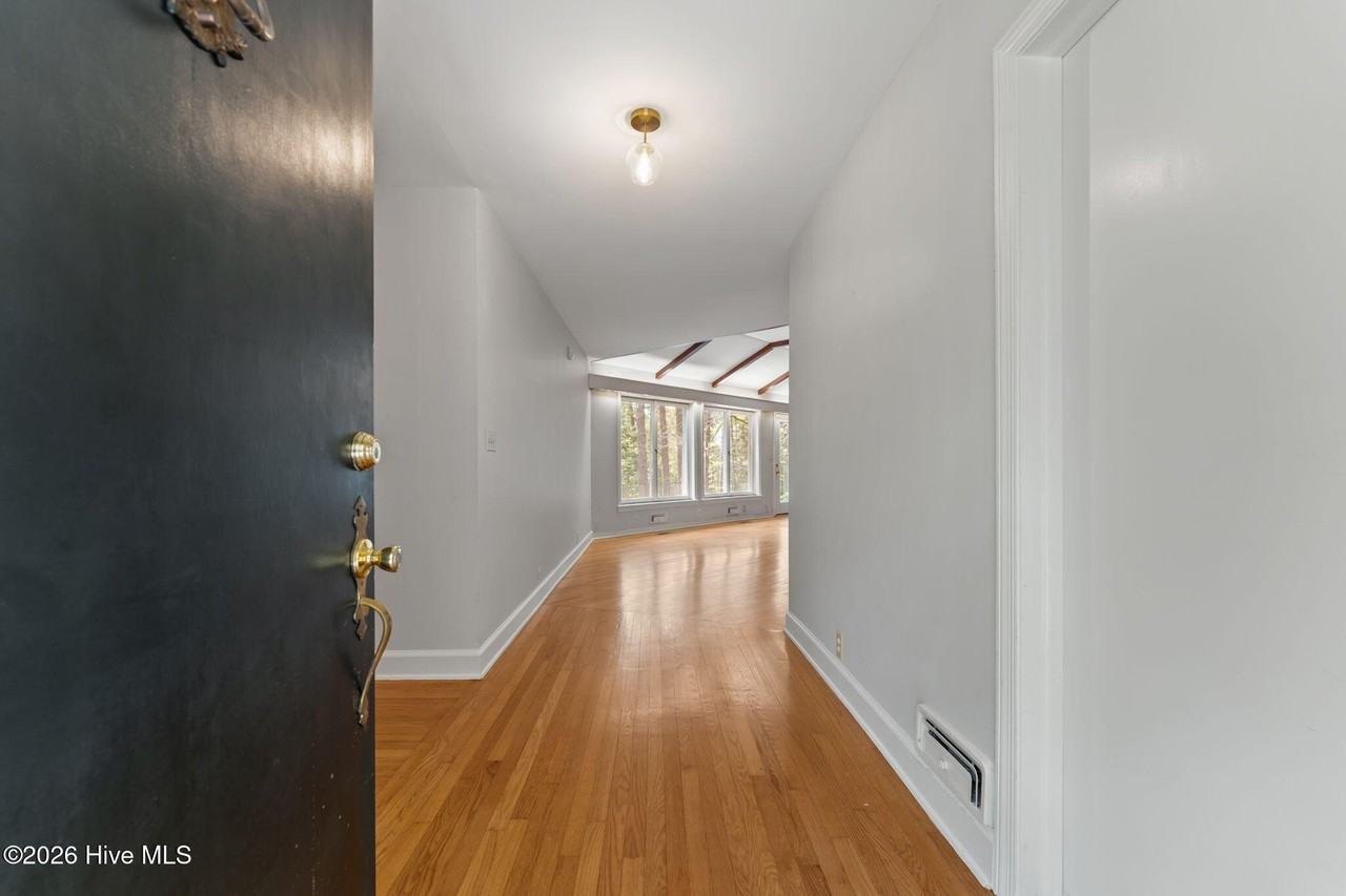 225 Arbutus Rd - Photo 6 of 50