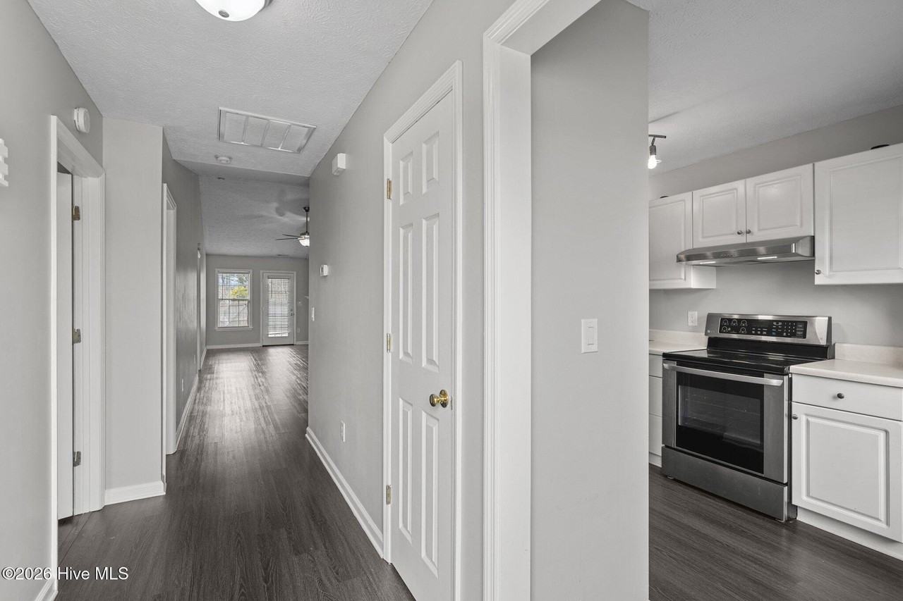 225 John Ct - Photo 2 of 16