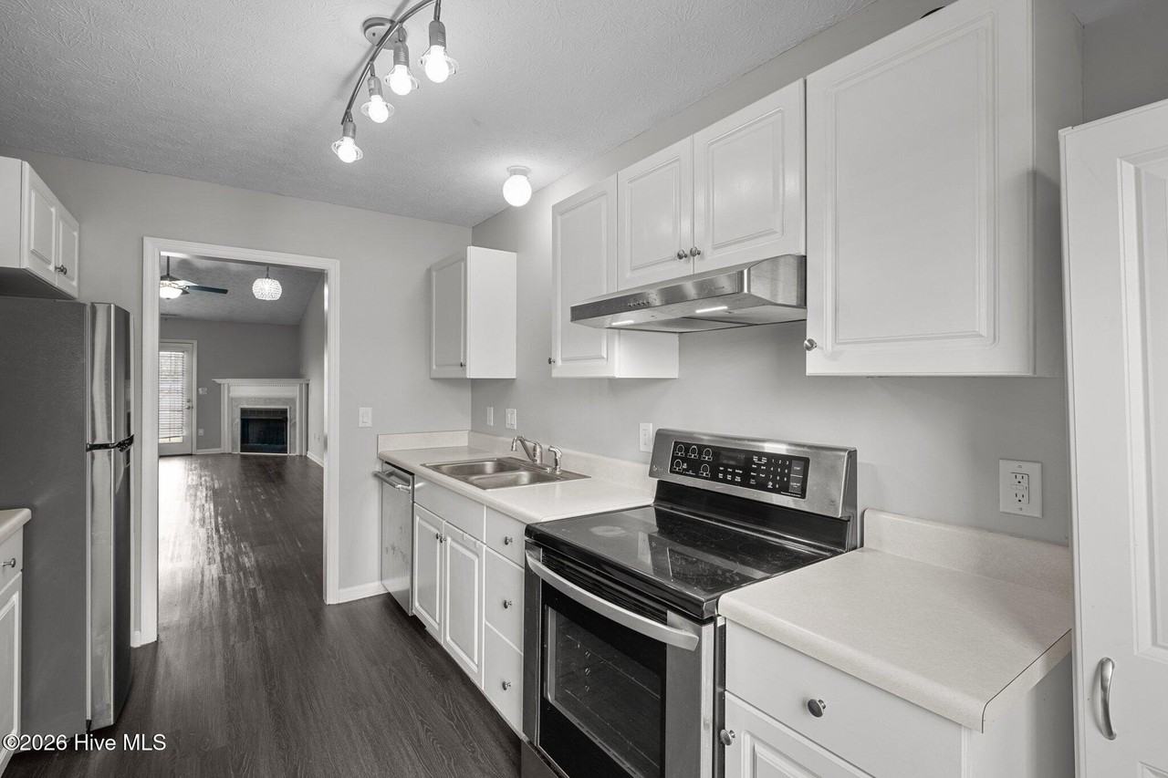 225 John Ct - Photo 3 of 16