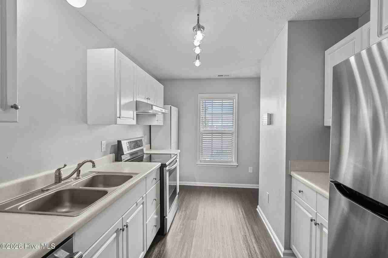225 John Ct - Photo 4 of 16