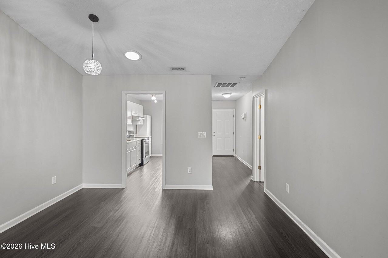 225 John Ct - Photo 6 of 16